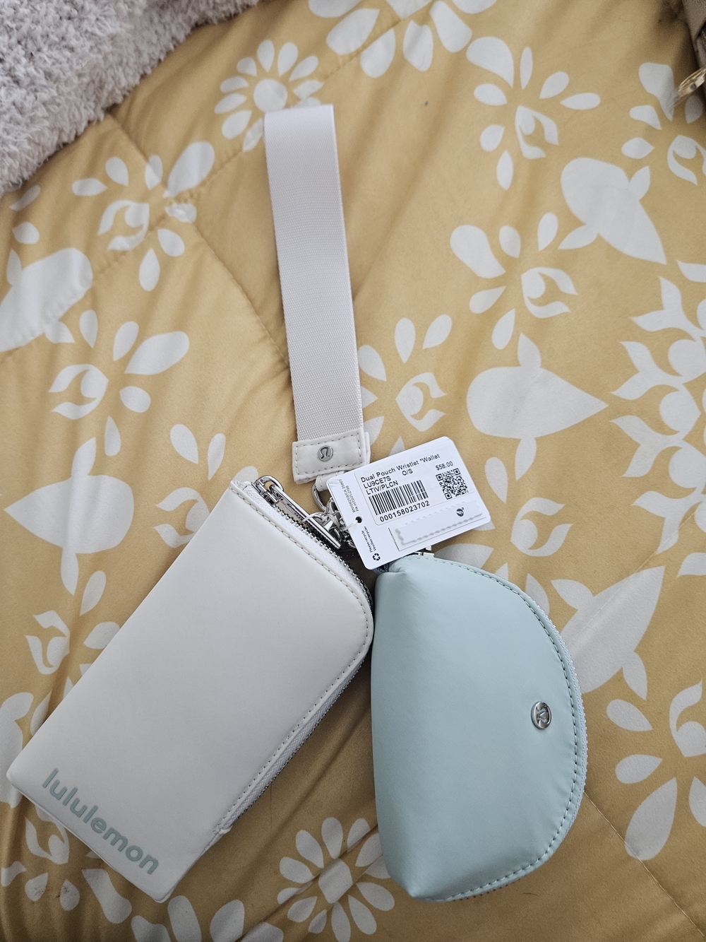 NWT lululemon athletica White and Light Blue Key & Card Holder Set